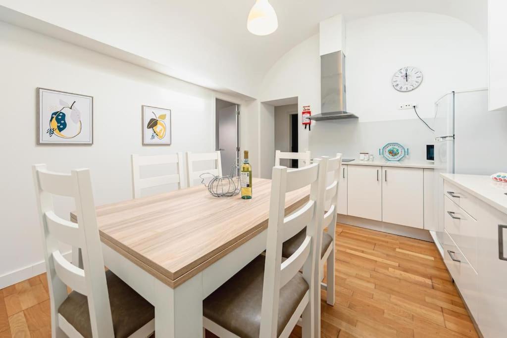 Home Near Evora'S Main Square With Private Terrace Bagian luar foto